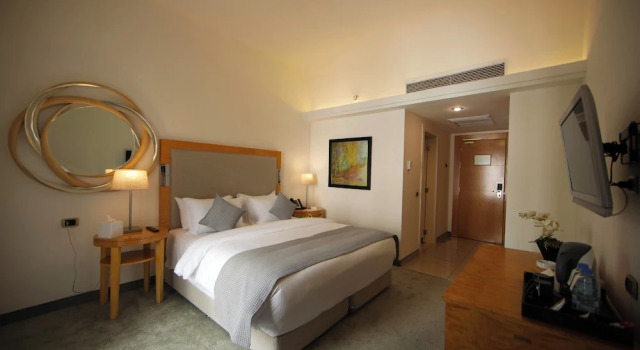Номер Deluxe с частичным видом на море Riviera Hotel and Beach Lounge, Beirut