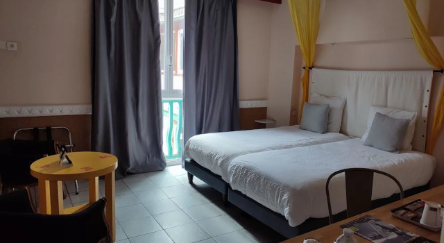 Двухместный номер Standard Logis Hôtel Les Pages