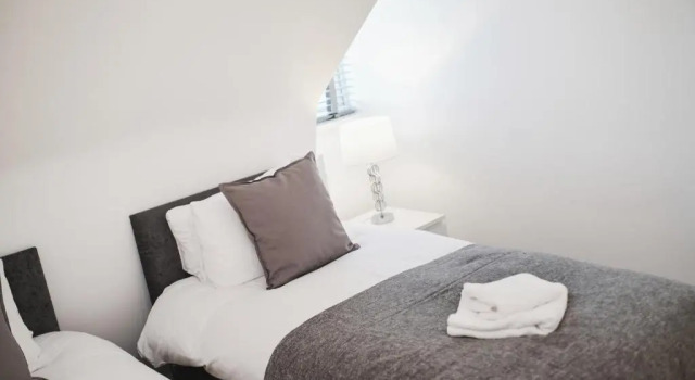 Canterbury 2 Bed Apartment Close to Town CT1 Sleeps 6, Varaa Huoneisto Asunnot kohteessa Merseyside, Huoneisto