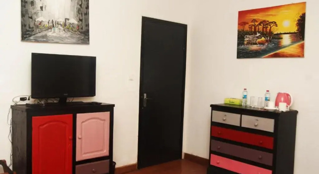 Номер Deluxe Villa Mahefa - WiFi Fibre - Parking & Jardin - Netflix - Hôtel proche RN1, RN4, RN7