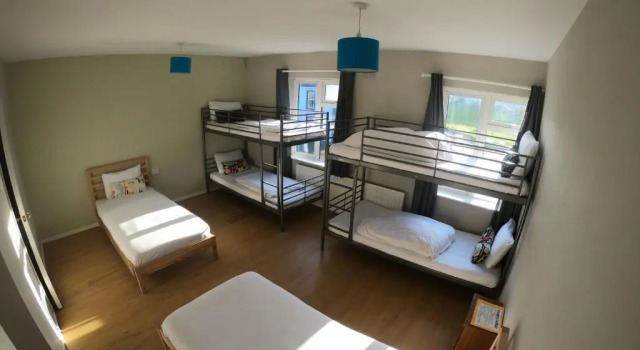 Кровать в общем номере Rougey Lodge Hostel