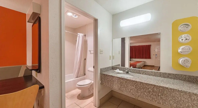 Четырёхместный номер Standard Motel 6-San Antonio, TX - Fiesta Trails