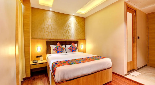 Номер Premium Fabhotel S Comfort Inn