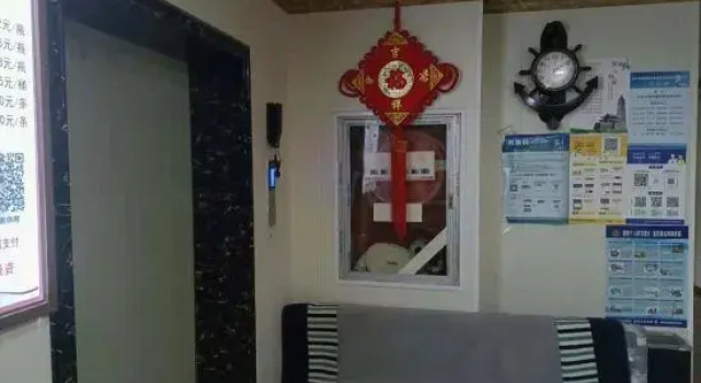 Yizheng Hongqi Business Leisure Club, Prenota Hotel Yizheng Jiangsu