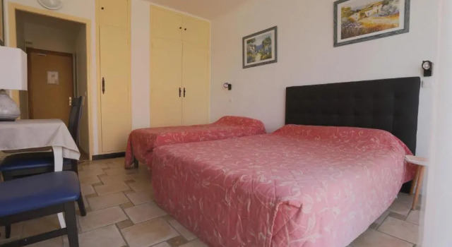 Трёхместный номер Standard с красивым видом из окна Hôtel Les Alizés