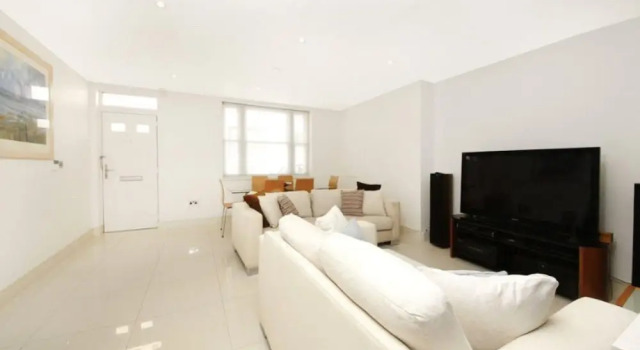 Modern 2 Bedroom House in Whitechapel, Забронировать Отель Отели Лондона 3 звезды, рядом с The Medieval Banquet, 3*
