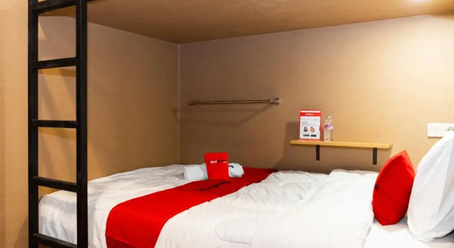 Standard Cápsula RedDoorz Hostel @ DI Panjaitan Simpang Lima