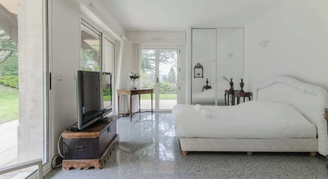 Апартаменты Luxury Haven With Pool, Tennis and Large Garden