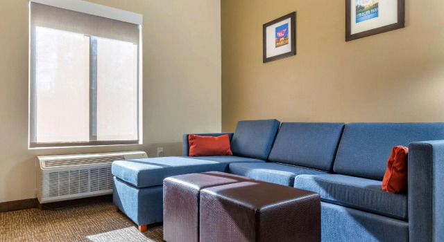 Четырёхместный люкс Comfort Suites Greensboro-High Point