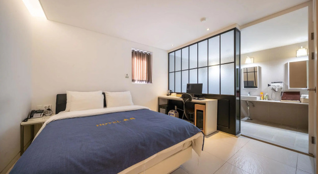 Двухместный номер Deluxe Hotel Myeongjak