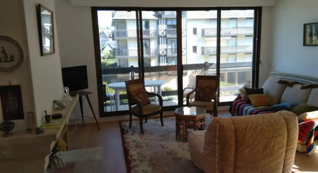 Grand 3 pièces 82 m2 4p plus 2-3p , 150m plage, Забронировать Апартаменты/квартира Отели в центре Довиль, в центре, Парковка