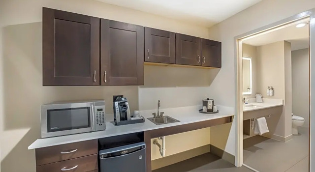 Двухместный люкс с 2 комнатами Holiday Inn Express Hotel & Suites Perry by IHG