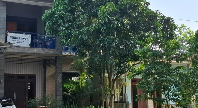 OYO 94628 Arjuna Guest House Syariah, Prenota Affittacamere Pakisjajar East Java
