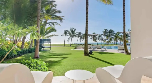 Вилла Architectural Oceanfront Masterpiece w Pool