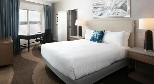 Номер Standard с видом на озеро Hilton Madison Monona Terrace