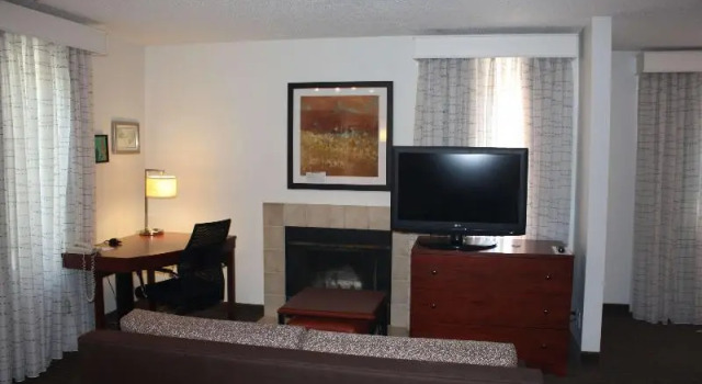 Четырёхместный люкс SenS Suites Livermore; SureStay Collection by Best Western