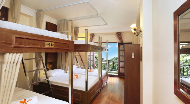 Кровать в общем номере Hanoi House Hotel & Travel