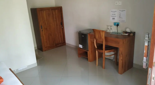 Putus Paradise Guesthouse, Prenota Hotel Hotel economici a Gianyar
