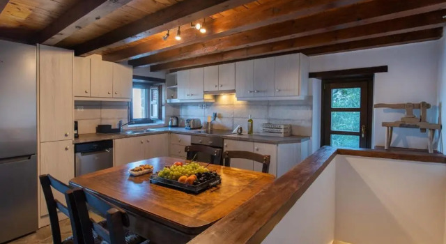Коттедж Myrsinis Castle House - Comfortable Residence with Large Balcony & Sea View