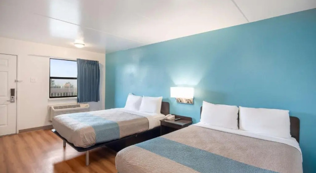 Четырёхместный номер Deluxe Motel 6-Colorado Springs, CO - Air Force Academy
