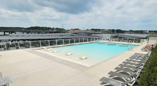 Апартаменты с 3 комнатами с балконом Lake-view Patio + Pool Access: Osage Beach Condo