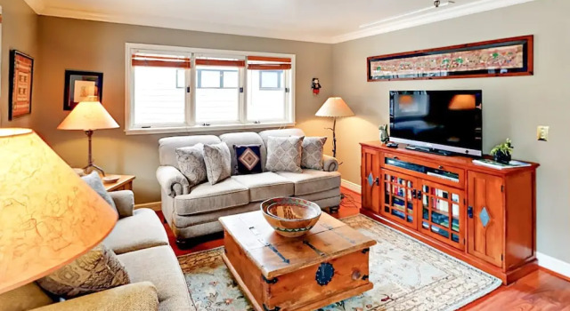 3BR 2.5BA Unique Mountain Condo in Park City by RedAwning, Забронировать Отель Парк-Сити Deer Valley - The Canyons, рядом с Mountain Town Olive Oil