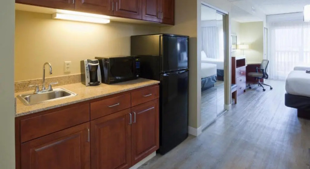 Четырёхместный люкс Holiday Inn Hotel & Suites Maple Grove Northwest Minneapolis-Arbor Lakes by IHG