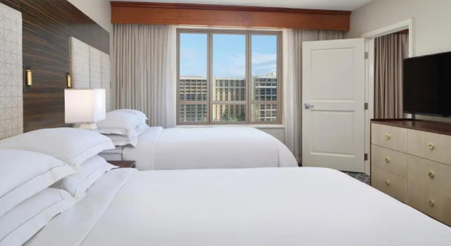 Люкс с 2 комнатами с видом на город Hilton Grand Vacations Club Grand Waikikian Honolulu