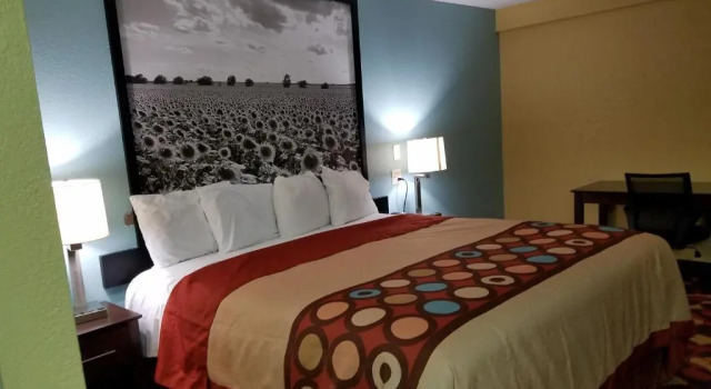 Номер Standard Super 8 by Wyndham Wichita Airport West Kellogg
