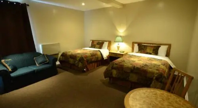 Barons Motor Inn, Varaa Hotelli  