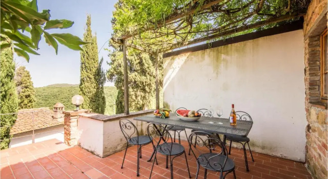 Awesome apartment in Montaione with Outdoor swimming pool, WiFi and 3 Bedrooms, Buchen Sie Ferienwohnung Hotels in Elsa-Tal mit Parkplatz, Parkplätze