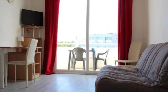 Appartement La Rochelle, 2 pièces, 3 personnes - FR-1-246-210, Rezerwuj Apartament Hotele w Charente-Maritime z basenem, Basen