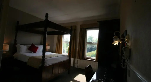 Номер Executive Grange Moor Hotel