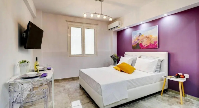 Purple- Lux Studio 2 From Metro Petralona, Забронировать Отель Каллифея Афины, рядом с Холм Филопаппос