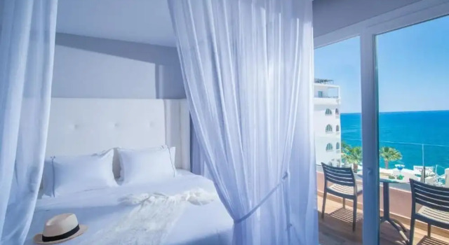 Полулюкс с балконом Mari Kristin Beach Hotel