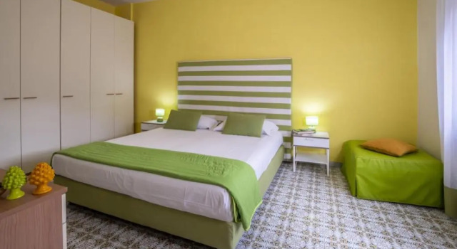Sunny Flat, Забронировать Отель Отели Сорренто с парковкой, рядом с St.Francis Church and Convent, Парковка