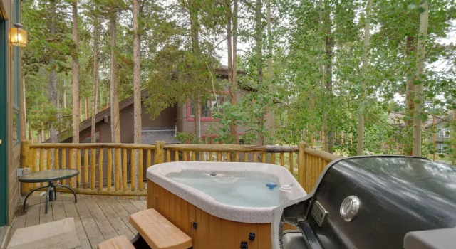 Коттедж Hot Tub & Ski Shuttle: Rustic Breckenridge Retreat