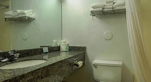 Номер Standard Quality Inn & Suites Kansas City I-435N Near Sports Complex