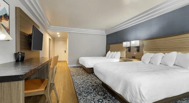 Четырёхместный номер Standard с видом на реку Best Western Potsdam University Park Inn