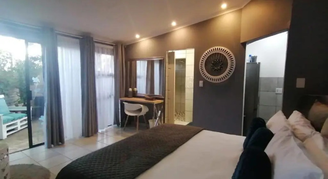 Люкс Roxys Rest Guest House