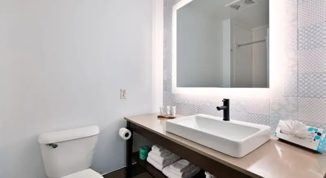 Шестиместный номер Standard Country Inn & Suites by Radisson, Bloomington-Normal Airport, IL