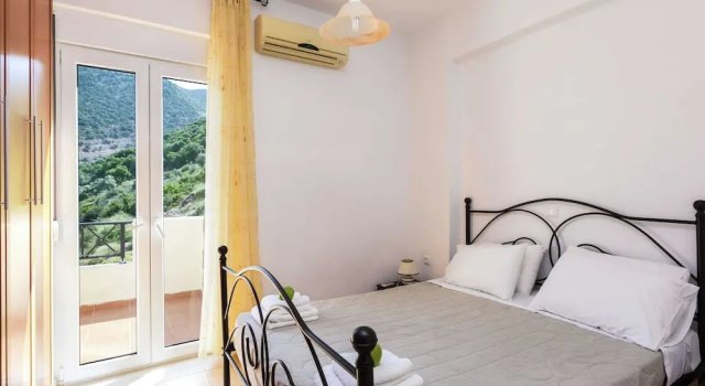 Вилла с балконом Villa on Hillside, Private Pool, Fantastic Views to bay of Bali and Mountains