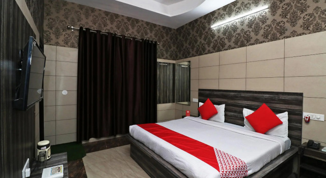 OYO 8616 Hotel Inderlok, Забронировать Отель Амбала штат Харьяна