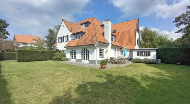 Вилла Villa in Het Zoute near the Beach