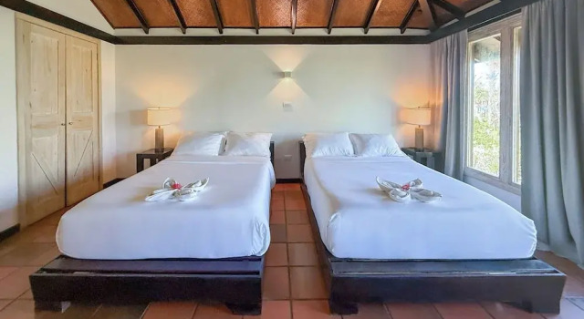 Четырёхместный номер Standard с балконом и с видом на сад Hotel Roatán Media Luna Resort, Affiliated by Meliá