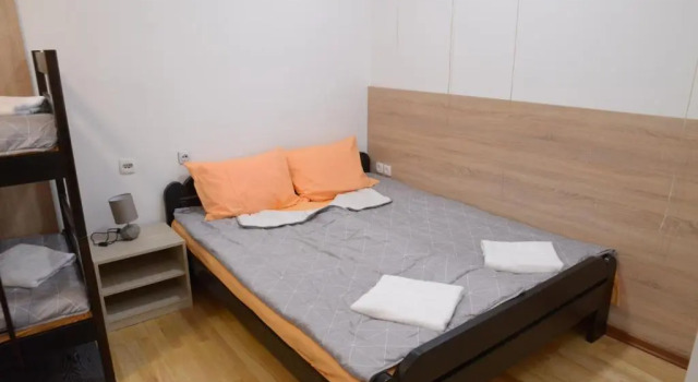 Кровать в общем номере Guest House GOLDEN COIN