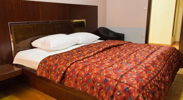 Atina Hotel Banja Luka, Забронировать Отель Отели Баня-Лука с завтраком, рядом с Kastel Fortress, Завтраки