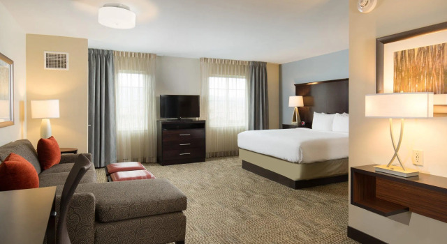Двухместная студия-люкс Staybridge Suites Corona South by IHG