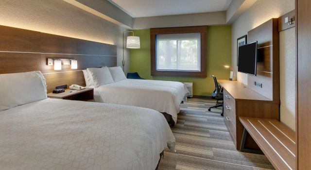 Четырёхместный номер Standard Holiday Inn Express West Palm Beach Metrocentre by IHG