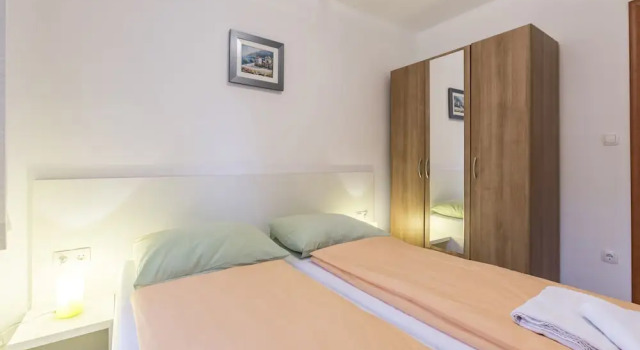 A2 - Spacious apt With the sea View & use of Pool, Varaa Huoneisto Hotellit Strožanac pysäköinnillä, Pysäköinti
